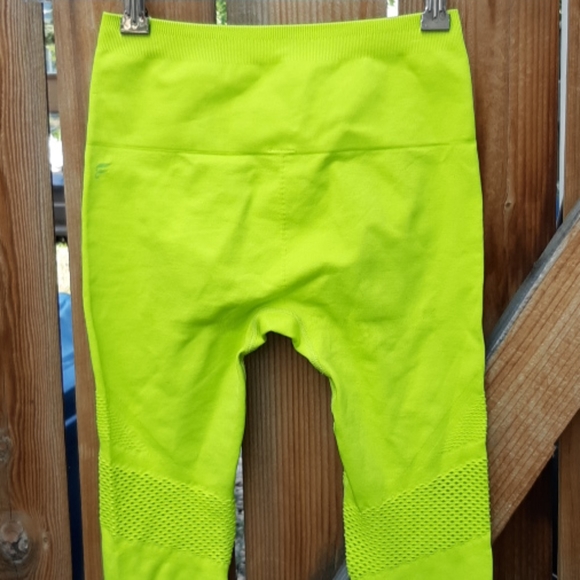 Fabletics neon cropped smoothing shaping leggings - Picture 5 of 6
